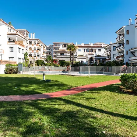 Vivi Homes - Robina Pool, Garden, Terrace & Apartment Sitio de Calahonda