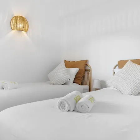 Vivi Homes - Robina Pool, Garden, Terrace & *