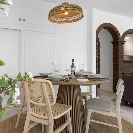 Vivi Homes - Robina Pool, Garden, Terrace & *