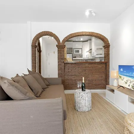Vivi Homes - Robina Pool, Garden, Terrace &