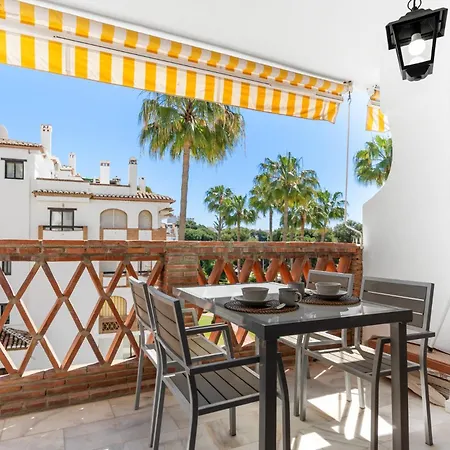 Vivi Homes - Robina Pool, Garden, Terrace & Lägenhet